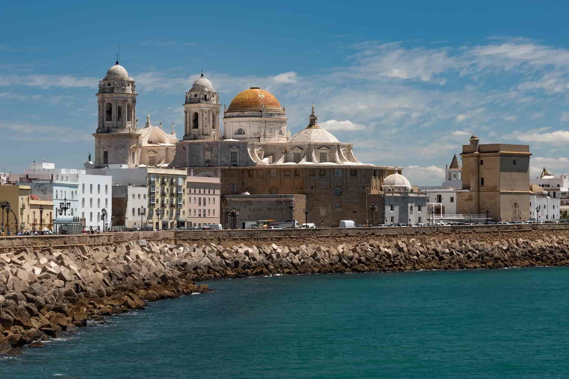 Comprar vivienda en Cádiz vistas del Malecón de Cádiz